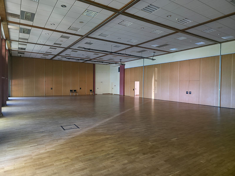 Der große Saal der Nordhessenhalle, leer vor dem Aufbau